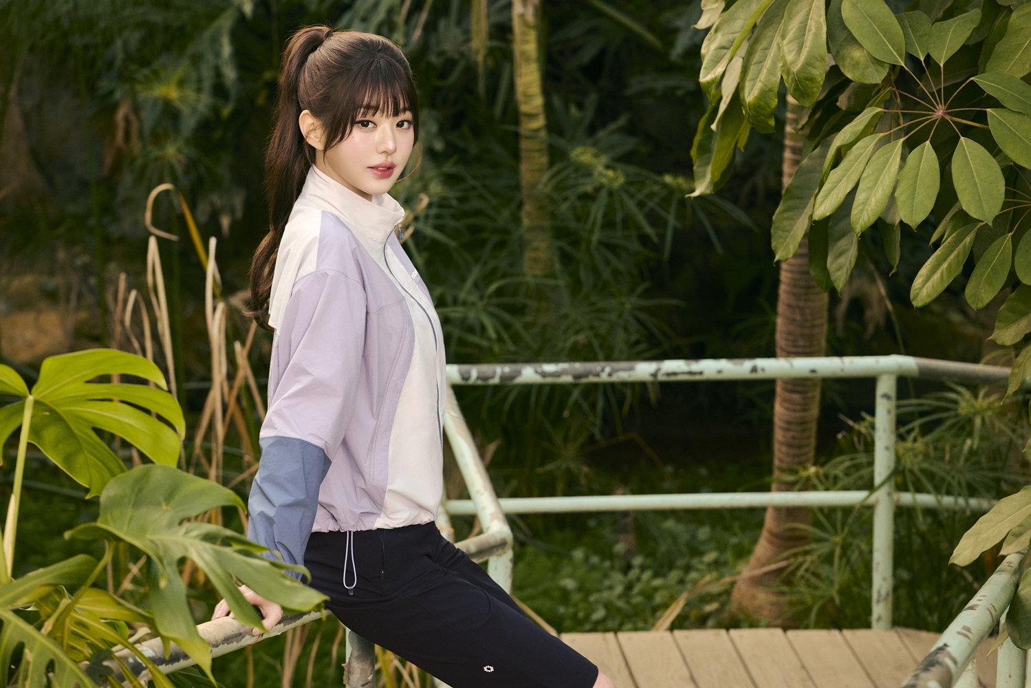 아이더, 전문성+디자인 경쟁력 살린 신상 공개... 장원영·남주혁 케미는? 2025-Image